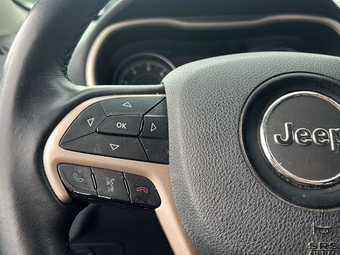 Used 2016 Jeep Cherokee Latitude FWD image 13