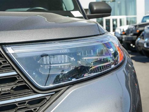 Used 2022 Ford Explorer XLT w/ Equipment Group 202A image 8