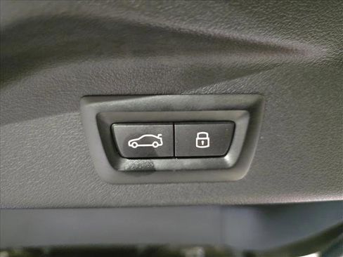 Used 2025 BMW X7 M60i AWD/4WD image 14