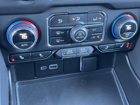 Used 2023 Chevrolet Tahoe Z71 w/ Luxury Package image 29