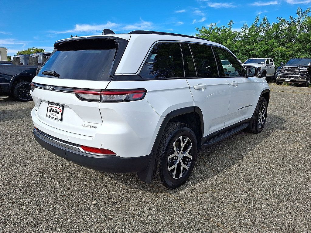Used 2025 Jeep Grand Cherokee Limited w/ Trailer Tow Package AWD/4WD image 8