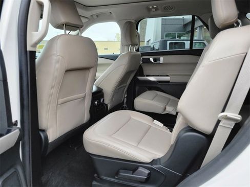 Used 2022 Ford Explorer XLT w/ Equipment Group 202A image 18