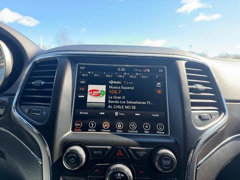 Used 2018 Jeep Grand Cherokee Limited image 12