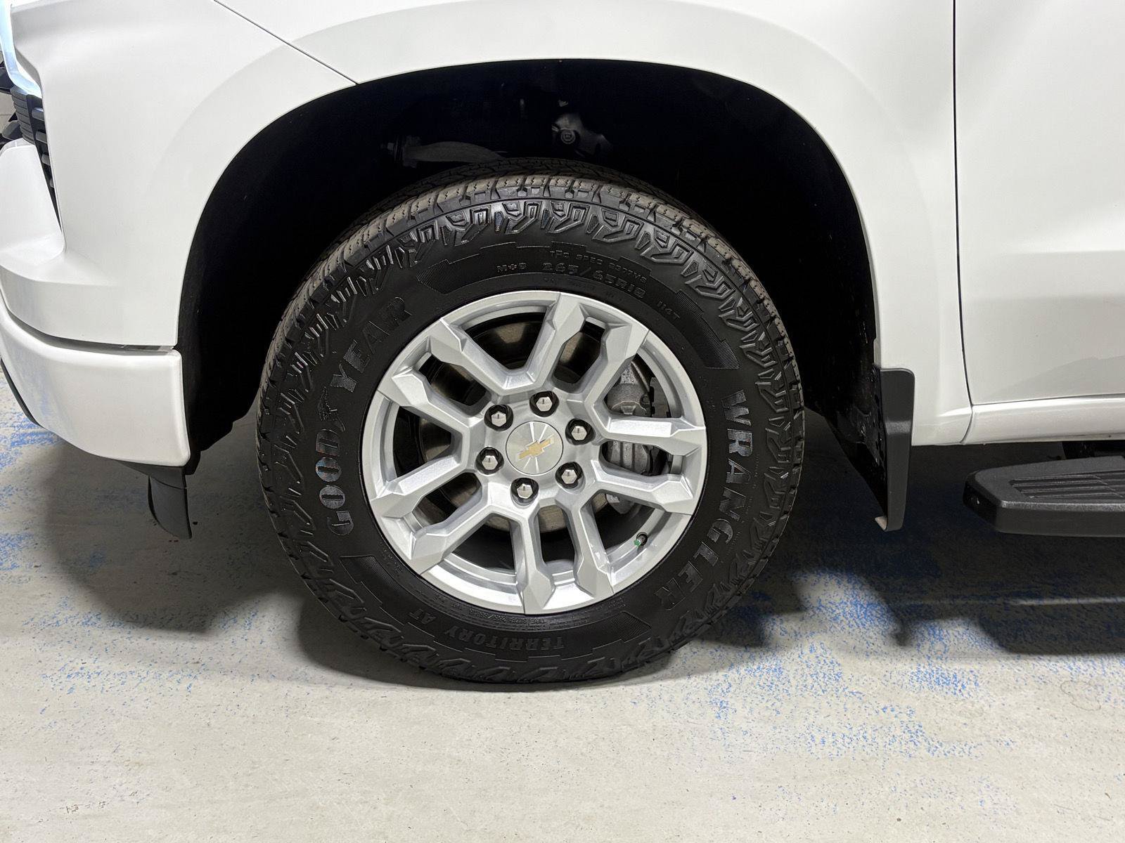Used 2023 Chevrolet Silverado 1500 RST AWD/4WD image 8