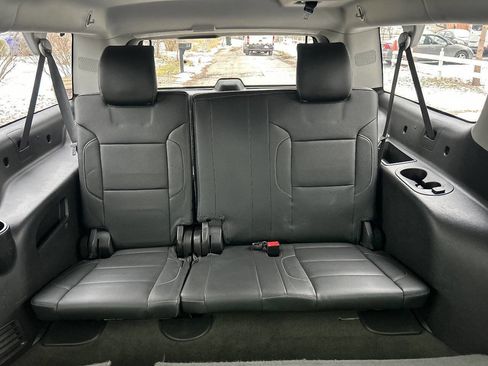Used 2018 Chevrolet Suburban LT image 15