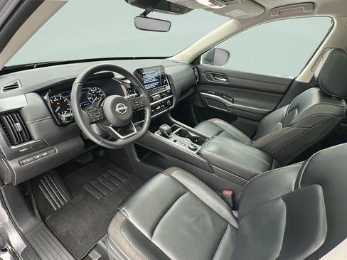 Used 2024 Nissan Pathfinder SL w/ SL Premium Package AWD/4WD image 12