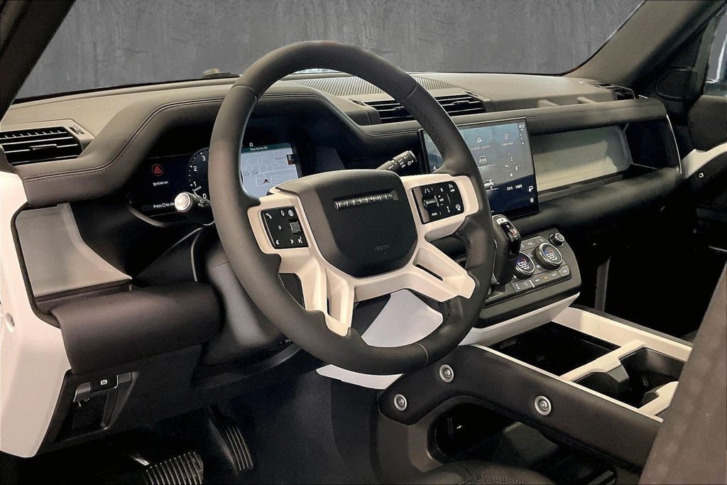 Certified 2025 Land Rover Defender 110 S AWD/4WD image 18