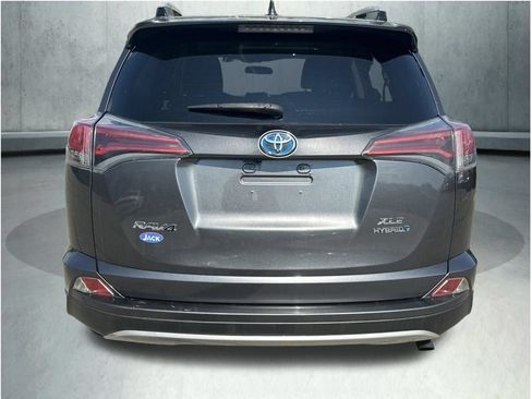 Used 2016 Toyota RAV4 XLE AWD/4WD image 5