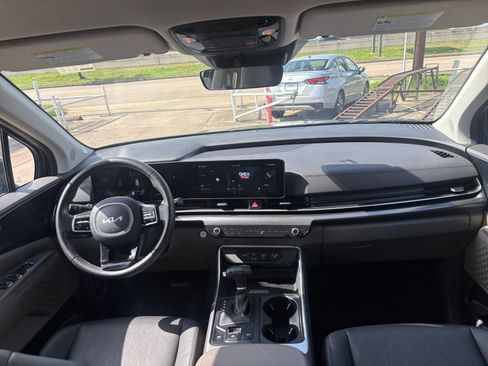 Used 2026 Kia Carnival FWD image 36
