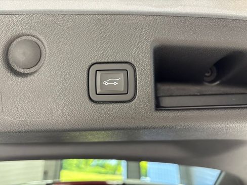 Used 2024 Chevrolet Equinox Premier AWD/4WD image 52