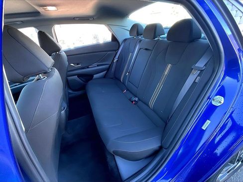 Used 2025 Hyundai Elantra SEL image 24