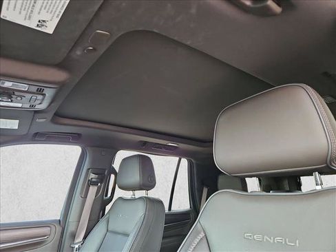 Used 2022 GMC Yukon Denali RWD image 16