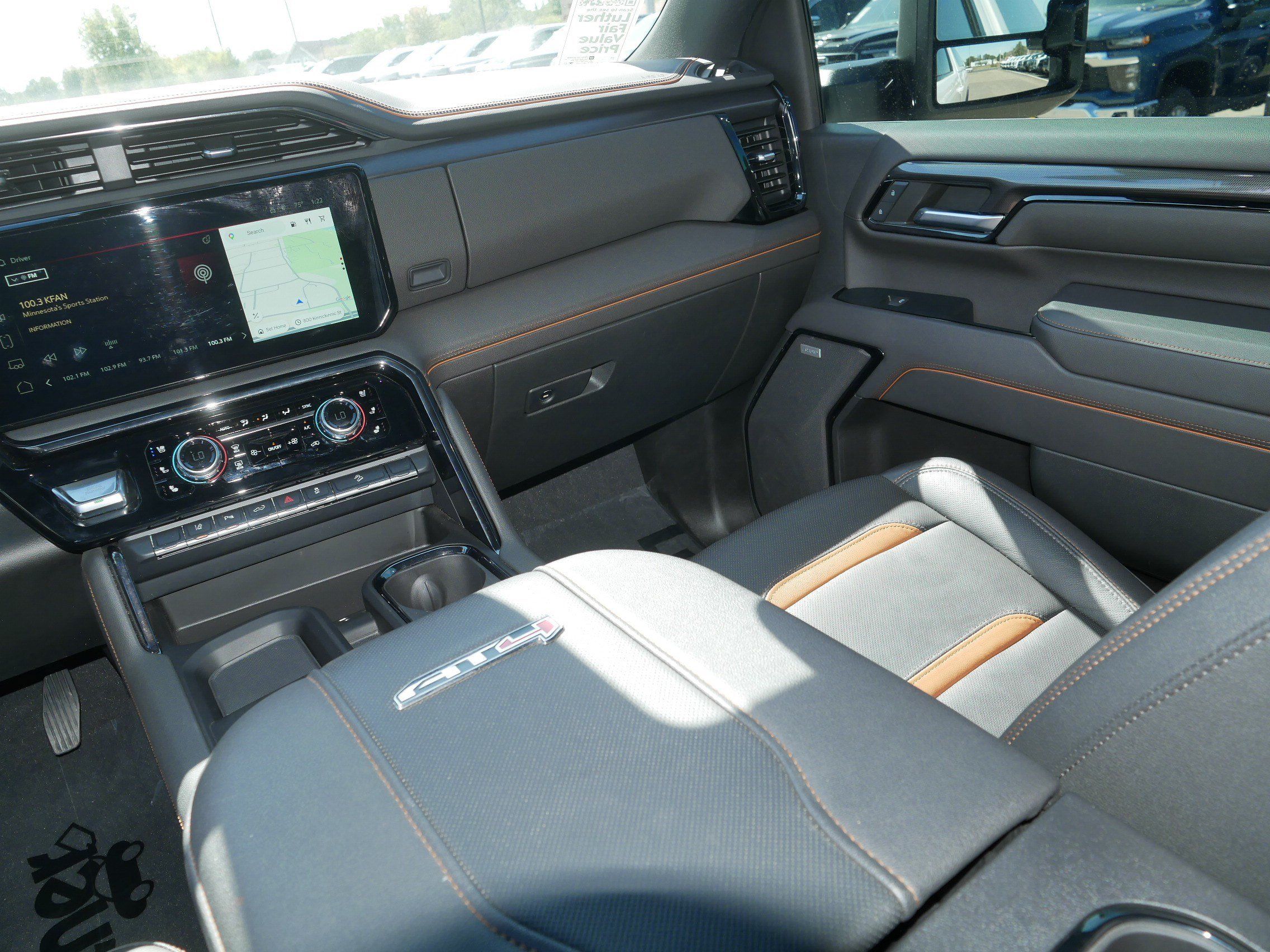 Used 2024 GMC Sierra 2500 AT4 w/ AT4 Premium Plus Package AWD/4WD image 11