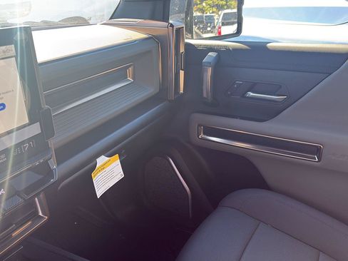 Used 2025 GMC Hummer EV 3X AWD/4WD image 32