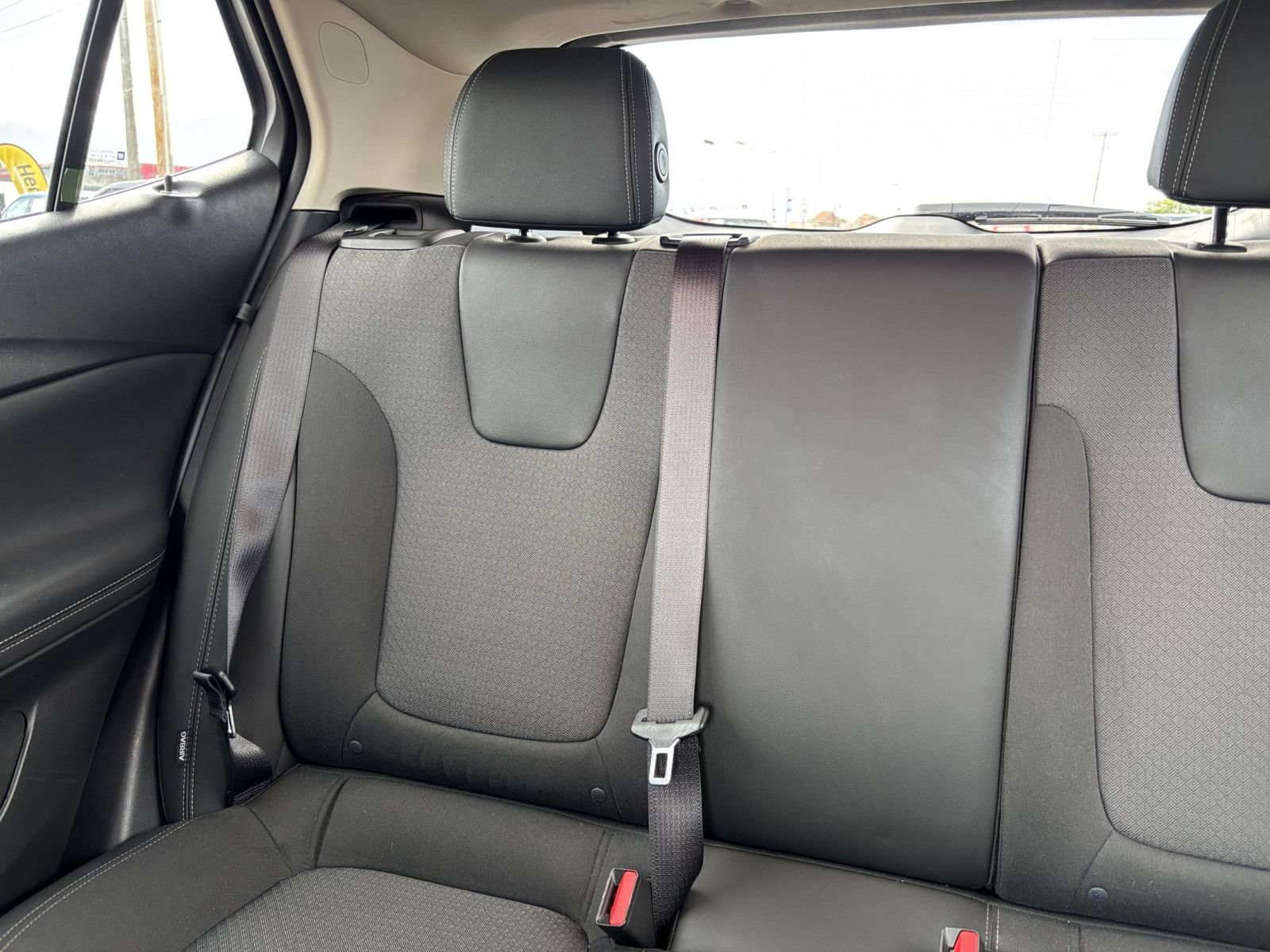 Used 2025 Buick Encore GX Preferred AWD/4WD image 38