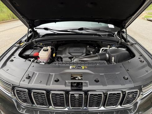 Used 2024 Jeep Grand Cherokee L Overland w/ Advanced Protech Group III image 30