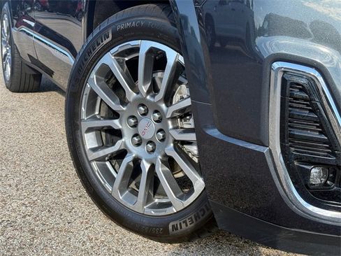 Used 2021 GMC Acadia Denali w/ Denali Technology Package image 2