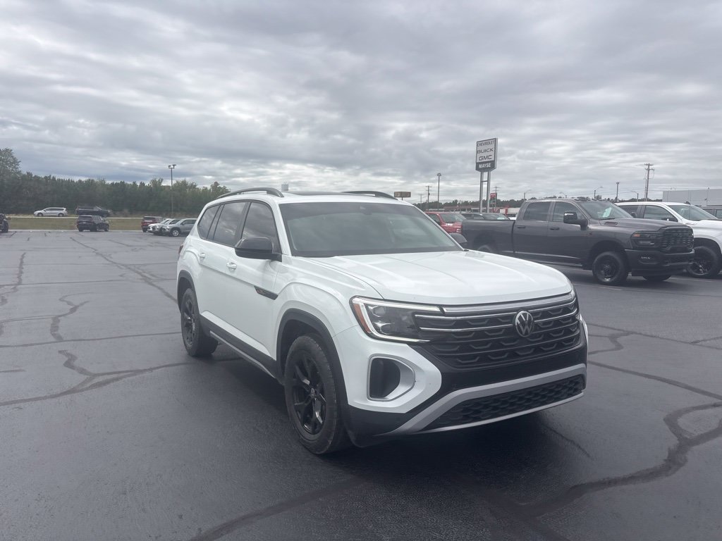 Used 2024 Volkswagen Atlas Peak Edition SE AWD/4WD image 10