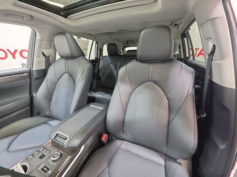 Used 2026 Toyota Highlander Limited AWD/4WD image 25