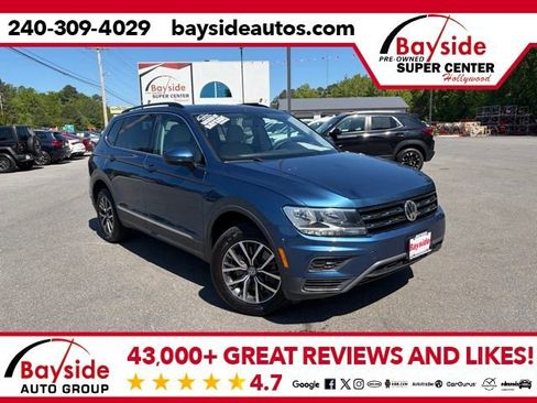 Used 2020 Volkswagen Tiguan SE w/ Panoramic Sunroof Package FWD image 1