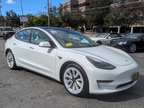 Used 2021 Tesla Model 3 Standard Range Plus image 5