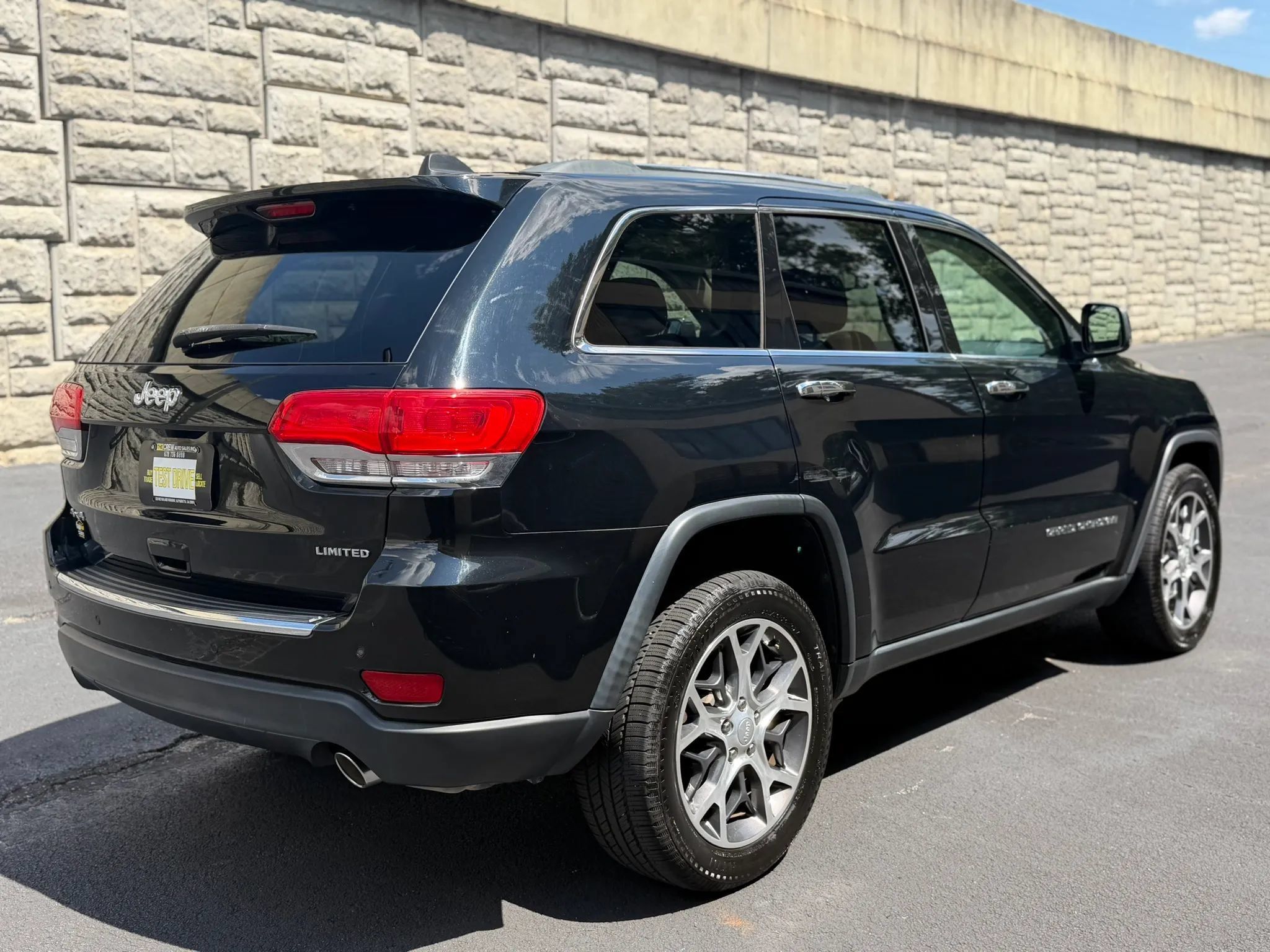 Used 2019 Jeep Grand Cherokee Limited AWD/4WD image 6
