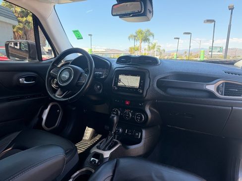 Used 2017 Jeep Renegade Trailhawk AWD/4WD image 24