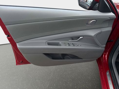 Certified 2025 Hyundai Elantra SEL image 18