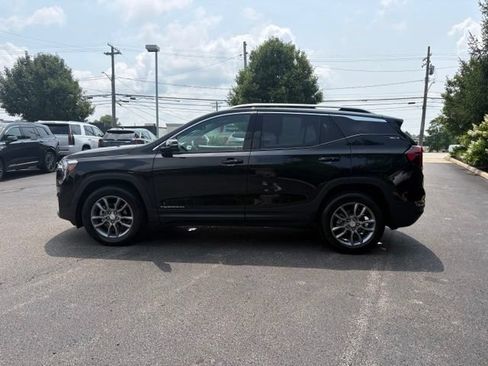 Certified 2024 GMC Terrain SLT w/ Infotainment Package II AWD/4WD image 2