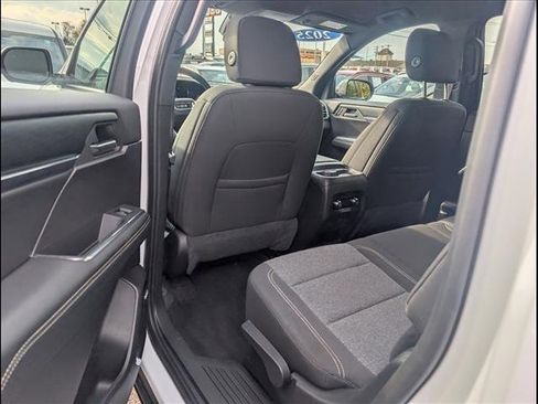 Used 2025 GMC Acadia Elevation image 15