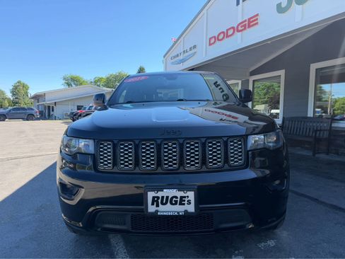 Used 2018 Jeep Grand Cherokee Altitude AWD/4WD image 2