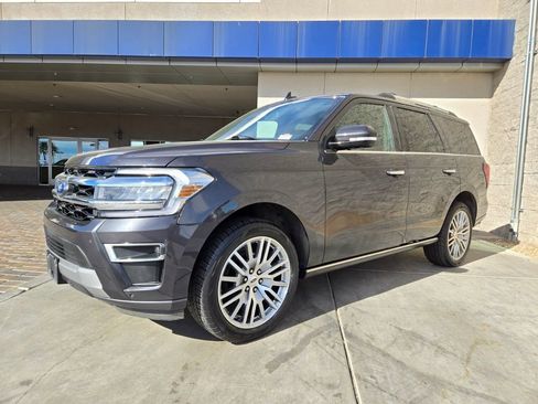 Used 2024 Ford Expedition Limited image 2