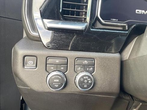 Used 2025 GMC Sierra 2500 SLE image 17