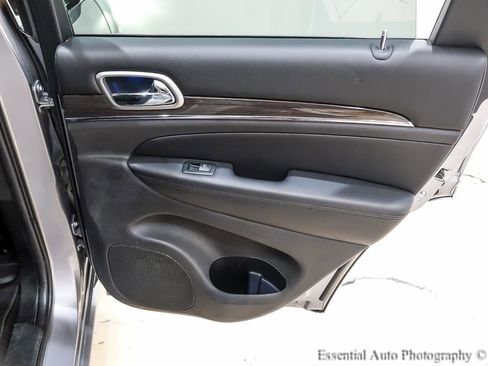 Used 2018 Jeep Grand Cherokee Overland image 30