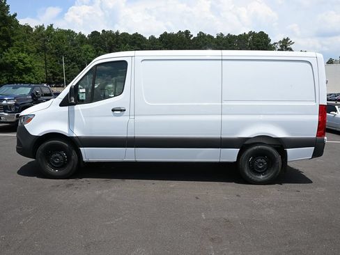 Used 2025 Mercedes-Benz Sprinter 2500 image 3