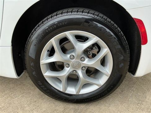 Used 2017 Chrysler Pacifica Touring-L w/ Tire & Wheel Group image 19