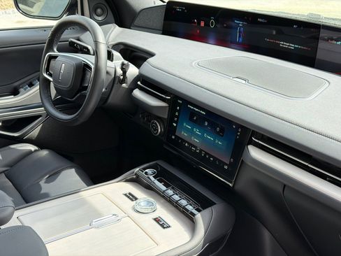 New 2026 Lincoln Navigator L Reserve AWD/4WD image 11