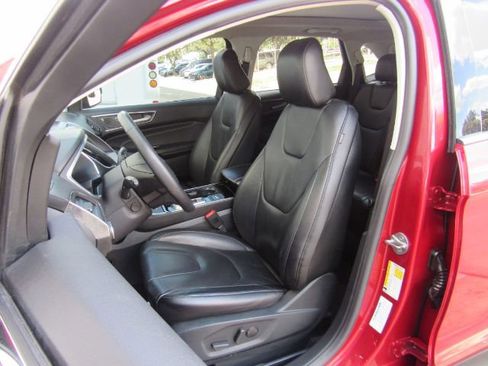 Used 2020 Ford Edge Titanium image 14