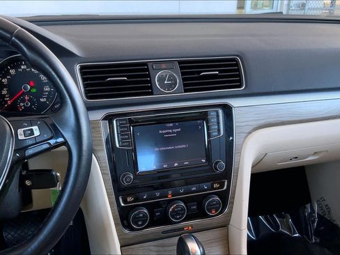 Used 2016 Volkswagen Passat 1.8T SE image 6