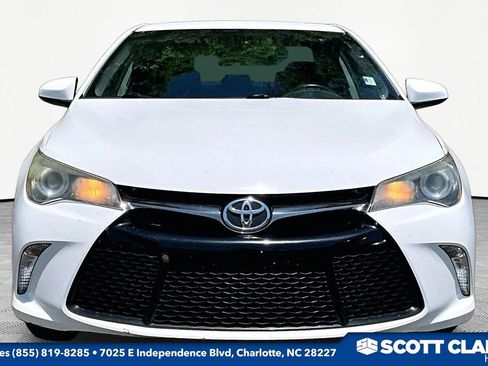 Used 2015 Toyota Camry SE FWD image 2