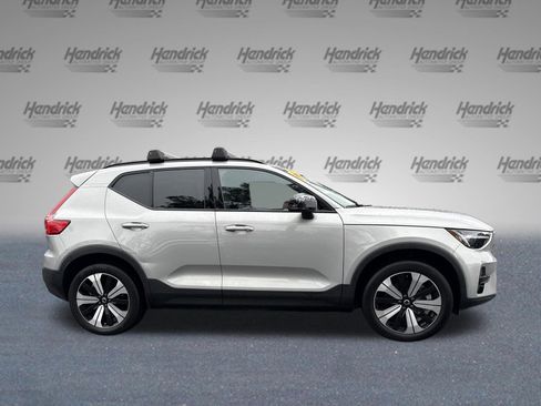 Used 2023 Volvo XC40 Recharge Core image 10