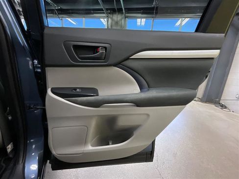 Used 2019 Toyota Highlander LE image 21