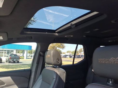 Used 2023 Chevrolet Traverse High Country AWD/4WD image 20