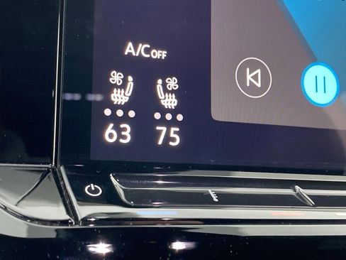 Certified 2024 Volkswagen Atlas Cross Sport SE image 7