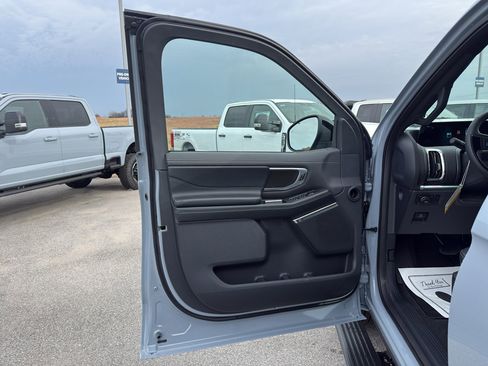 New 2025 Ford Expedition Platinum w/ Stealth Performance Package image 18