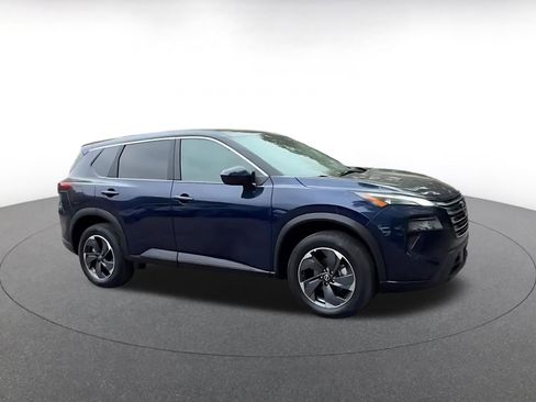 Used 2025 Nissan Rogue SV FWD image 2
