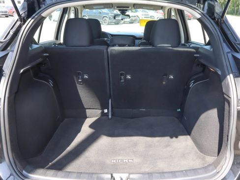 Used 2023 Nissan Kicks S FWD image 9