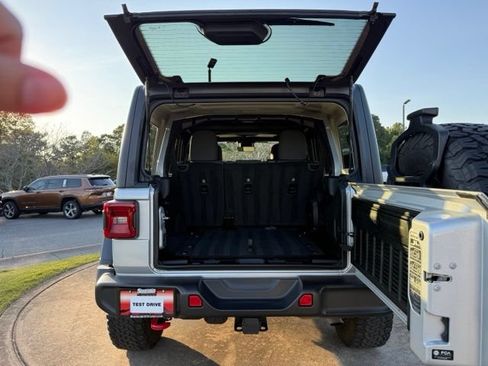 Used 2024 Jeep Wrangler Unlimited Rubicon w/ Technology Group AWD/4WD image 32