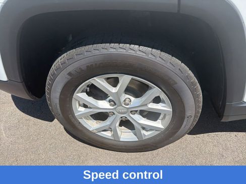Used 2023 Jeep Grand Cherokee Limited AWD/4WD image 26