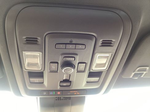 Used 2024 Chevrolet Tahoe High Country w/ Advanced Technology Package image 24